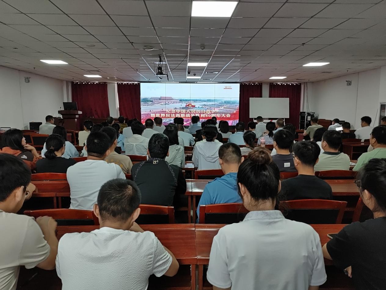 润农节水组织员工观看九三阅兵盛典